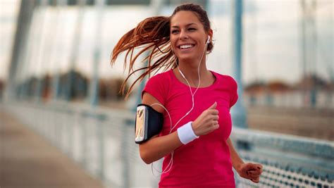 how to listen to music while running: should we always be in the moment?